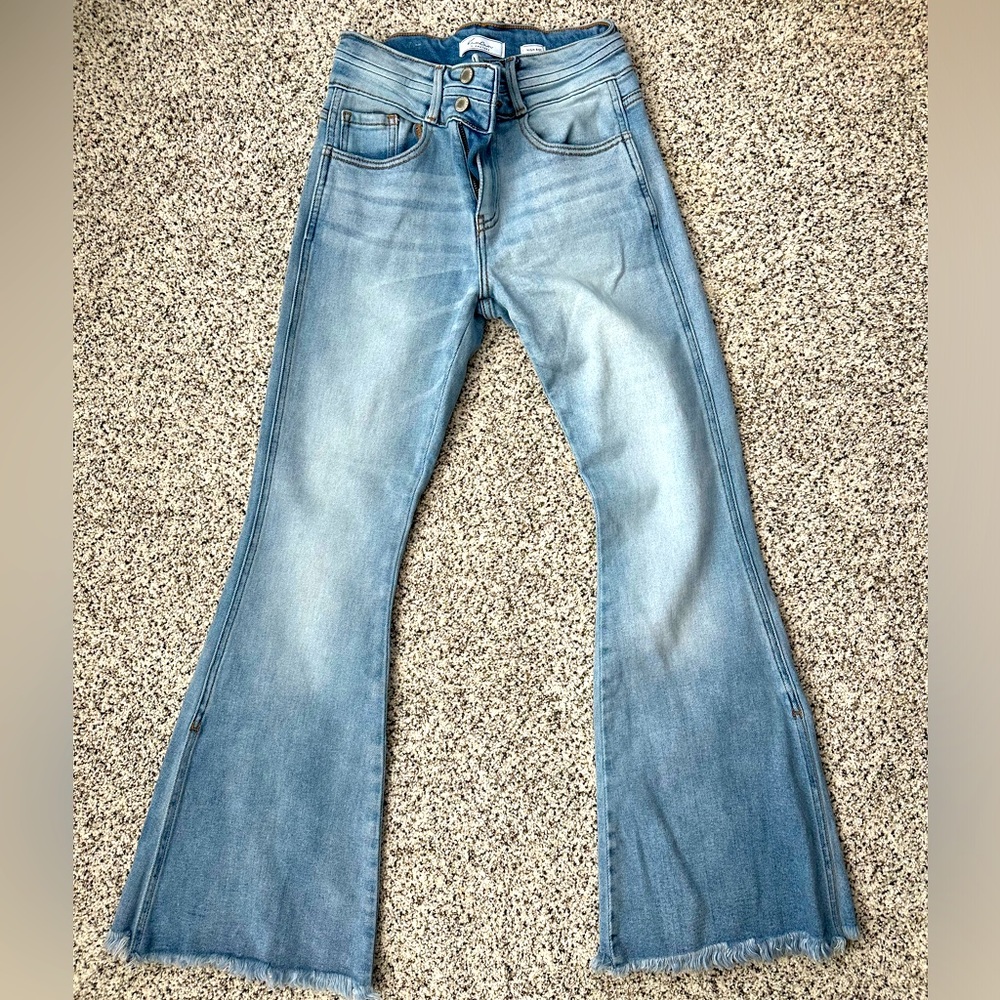 KanCan high rise flare jeans. Size 26. Frayed hem bottom.